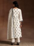 d2582ea0-2404-4747-9729-6867233ef76c1711621354727-Libas-Floral-Embroidered-Pleated-Thread-Work-Pure-Cotton-Kur-4