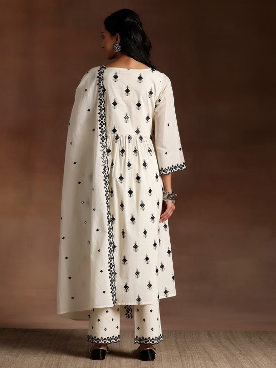 078f33a1-497f-4fc1-87e0-fac679fb81f61711621354756-Libas-Floral-Embroidered-Pleated-Thread-Work-Pure-Cotton-Kur-3