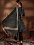 01f9634c-af6a-46ff-b152-bd3b48d656011727688784831-Libas-Ethnic-Motifs-Thread-Work-Straight-Kurta-with-Trousers-1