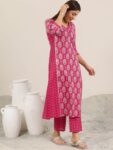 4897aadb-d1ca-4853-b91b-fff80f393f551738221610987-Libas-Women-Floral-Printed-Panelled-Kurta-with-Trousers-3173-2