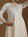 11f8fc7b-4e7c-46ae-a3bb-66f8000b66571744795621465-Libas-Women-Ethnic-Motifs-Yoke-Design-Pleated-Kurta-with-Tro-2