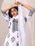 a0e22346-5f8f-4acd-9931-ede44918a0e81742300719343-Libas-Floral-Printed-Mandarin-Collar-Straight-Kurta-with-Tro-2
