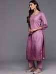 026ed439-d257-4177-b93b-c7cc85a3330d1726396468527-Libas-Embroidered-Regular-Thread-Work-Kurta-With-Trousers–D-7 (1)