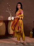 56b97a37-c0dd-40a6-91c0-653f9b09481d1712923159430LibasFloralPrintedKurtaWithTrousersDupatta1