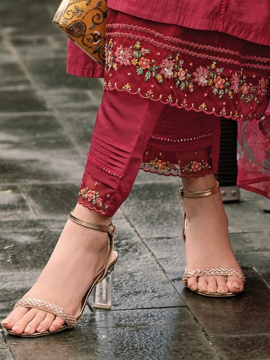 03f3d3e3-1286-4094-9010-9258553922ca1694003784296IndoEraRedEmbroideredA-LineKurtaTrousersWithDupattaSet3