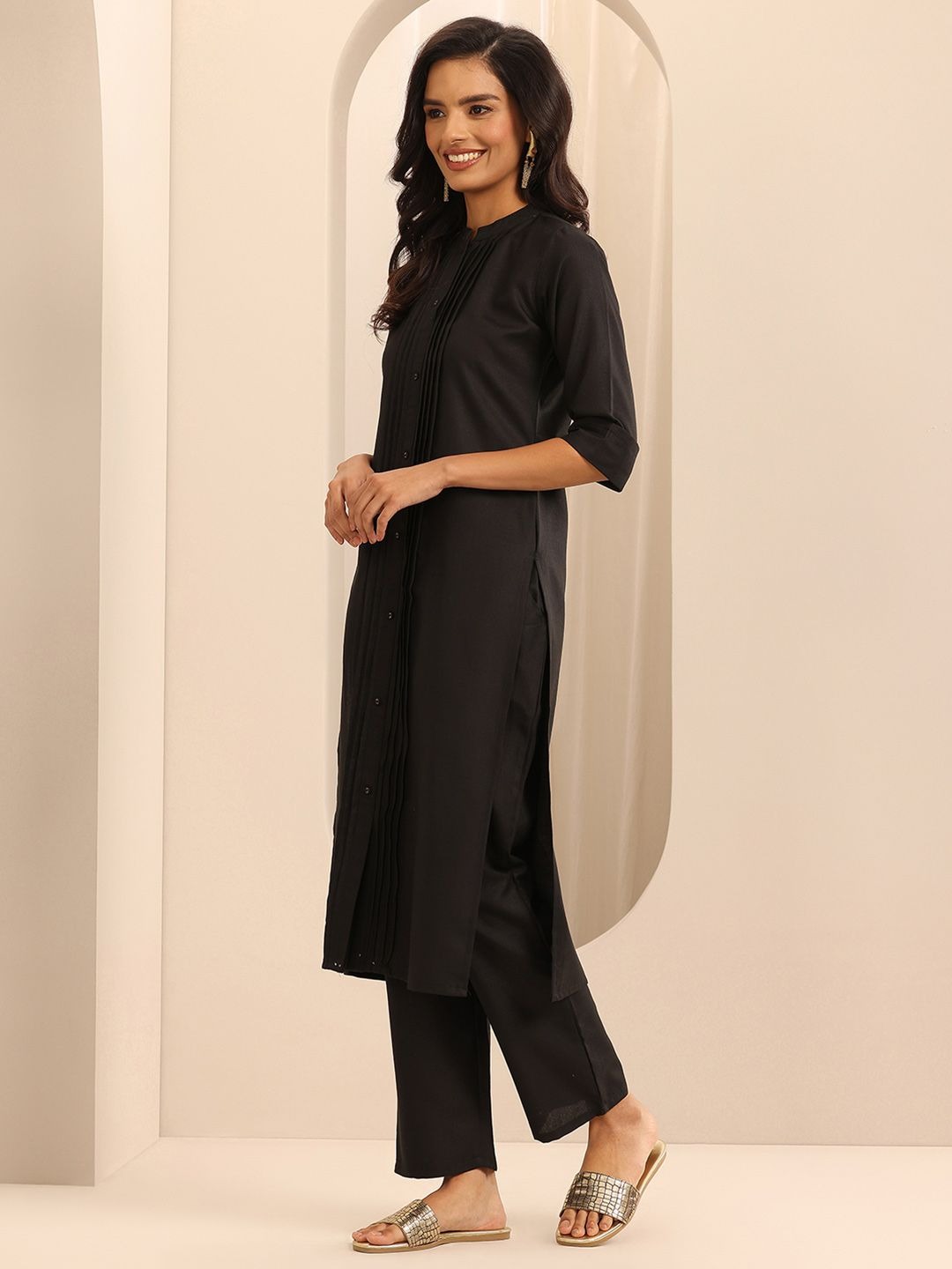 103f7958-b1c9-43b2-9887-61c8dfd0b1fa1745595646965-Libas-Black-Mandarin-Collar-Straight-Kurta-with-Trousers--Wi-4