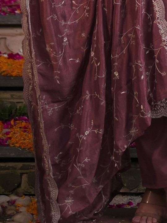 26652dd0-a9b1-4b18-93db-9906c9fab96d1727720597049-Indo-Era-Women-Ethnic-Motifs-Embroidered-Regular-Thread-Work-4