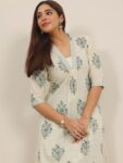 1bd27793-9654-47a7-8a82-8e62279f85af1738221903366-Libas-Women-Floral-Printed-Pleated-Kurta-with-Trousers-23717-2