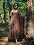 938352fb-5c3e-4777-8157-868c3bb63ad91728976429239-KALINI-Ethnic-Motifs-Embroidered-Thread-Work-Anarkali-Kurta–1