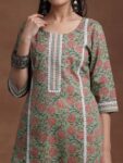 427d8af8-9128-4502-a1f0-ed50367a29881733728936129-Libas-Women-Floral-Printed-Gotta-Patti-Floral-Kurta-84917337-4