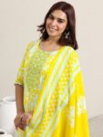 e3d7e9ed-b9a5-400c-a6c2-a689bc1a3d921735638080726-Libas-Women-Floral-Printed-Regular-Pure-Cotton-Kurta-with-Tr-1