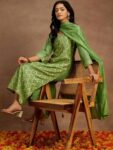 b00e9ea9-bfd8-4e79-888c-06ca0047e91c1695966010351-Libas-Green-Ethnic-Motifs-Woven-Design–Kurta-with-Trousers–11
