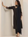 b83bdd34-0187-4f70-97e5-f30d12e2252c1742058323501-Libas-Floral-Printed-Thread-Work-V-neck-Straight-Kurta-With–2
