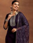 8b2725b6-5817-4d20-8a42-fdbbe716709d1727855105142-Libas-Floral-Yoke-Design-Regular-Zari-Kurta-with-Trousers–D-1