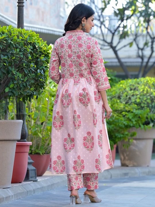 81d79bbb-ed35-4b08-8181-44aa816535bc1715042012467KALINIWomenFloralPrintedRegularSequinnedPureCottonKurtawithP5 (1)