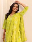 2d567030-5c63-42e0-9419-18f81e1622e31748078840653-Libas-Floral-Printed-V-Neck-Thread-Work-Straight–Kurta-With-2