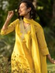 8fa2f5c5-e816-41a8-88ea-603f6eaceef21746458256392-Libas-Women-Bandhani-Printed-Regular-Kurta-with-Trousers–Wi-4 (1)