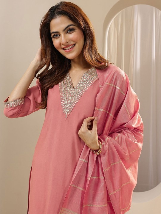 9b609c5c-8014-4d3d-84b4-b993ff8aa4601744786165514-Libas-Women-Ethnic-Motifs-Yoke-Design-Regular-Sequinned-Kurt-1