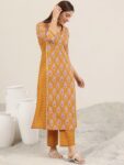 0774bdfb-8990-40d3-ae51-6dd64fd755ef1738222155697-Libas-Women-Floral-Printed-Panelled-Kurta-with-Trousers-8381-2