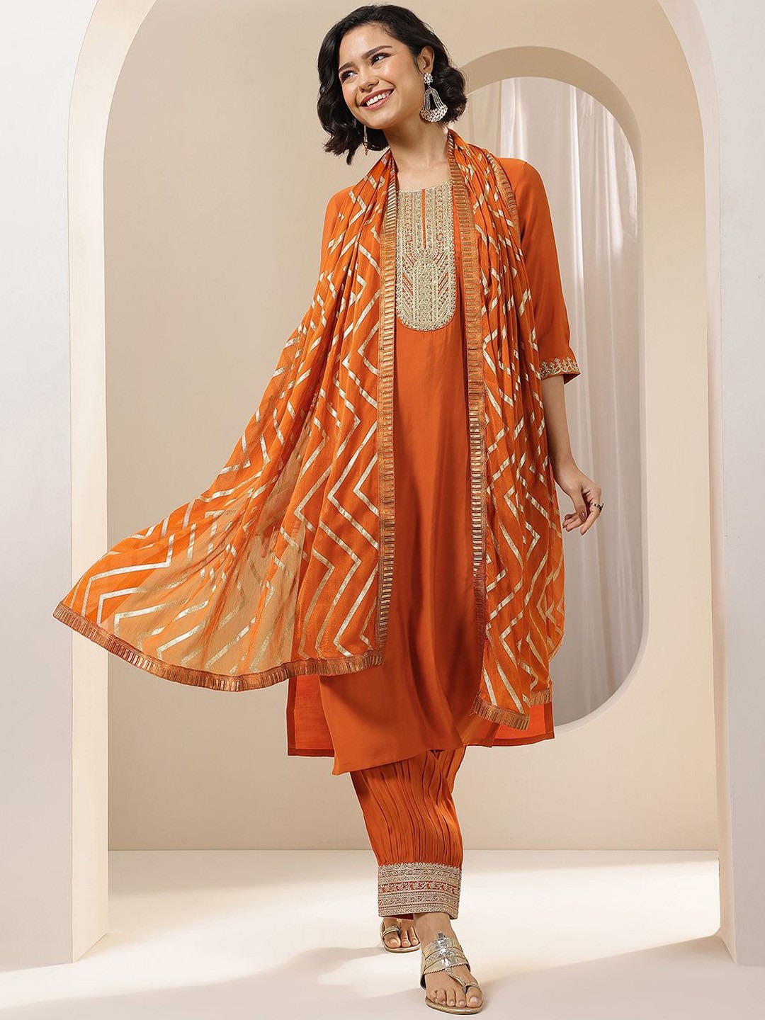 ae360058-be88-422c-8533-1fbd8bd5569b1742276377832-Libas-Women-Floral-Yoke-Design-Regular-Kurta-with-Salwar--Wi-2