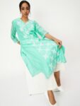 1f9caafd-f68f-4599-9bf2-1ff5aa4d80d81724257074667-max-Floral-Embroidered-V-Neck-Thread-Work-Chanderi-Kurta-731-1