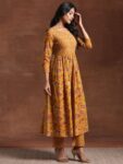 60f56798-0924-4917-9bd3-36a5272396d81715344320422LibasFloralPrintedRoundNeckThree-QuarterSleevesPureCottonKur6