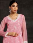 e725e91d-c4af-4d8c-b78f-2ae6f7f187bd1735800567087-Libas-Women-Floral-Embroidered-Regular-Thread-Work-Kurta-wit-2