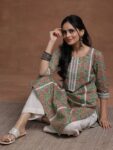 427d8af8-9128-4502-a1f0-ed50367a29881733728936129-Libas-Women-Floral-Printed-Gotta-Patti-Floral-Kurta-84917337-4