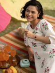 e42dca88-73c4-464f-b9be-1f733bbe29621746458144732-Libas-Women-Floral-Printed-Regular-Kurta-with-Trousers-44717-7