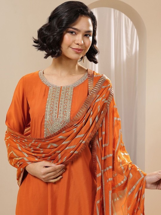 d8b8705e-608c-4d10-978c-dfbfcaee4b2c1742276377861-Libas-Women-Floral-Yoke-Design-Regular-Kurta-with-Salwar--Wi-1