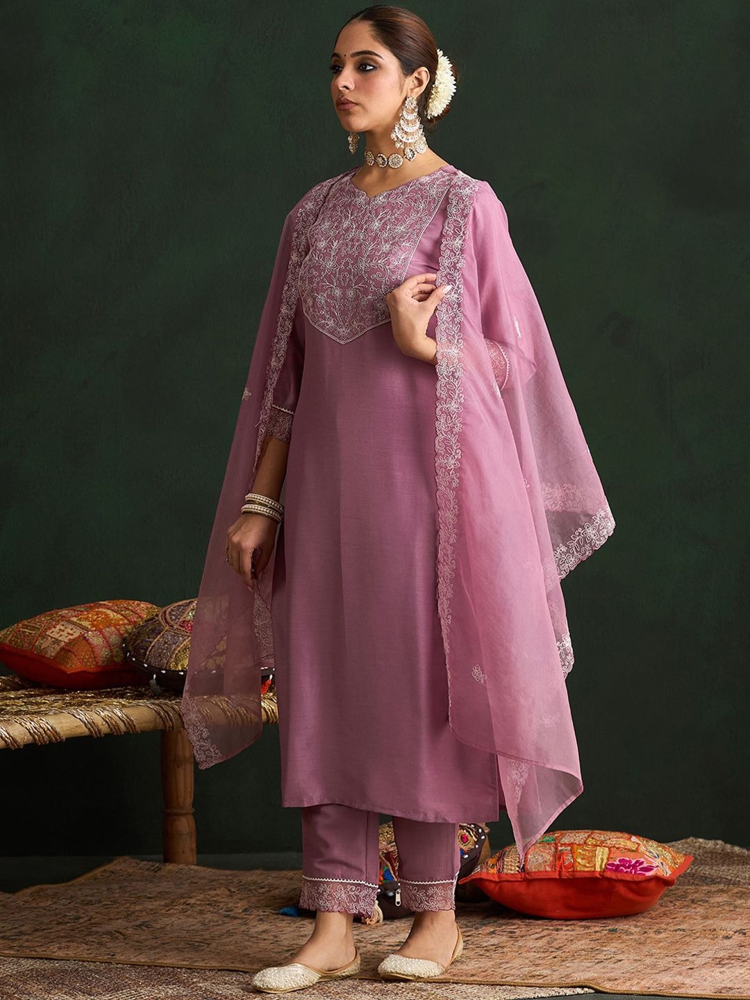 ecc5b5aa-7c78-4f61-9362-8db35b0e66671741245438967-Indo-Era-Women-Floral-Yoke-Design-Regular-Thread-Work-Kurta--2