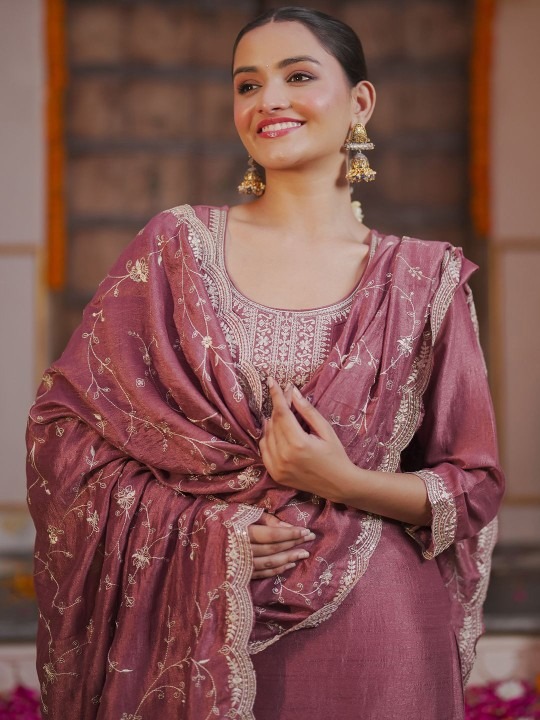 f6d1cc55-cfec-4293-a5a2-6f1820f603311727720597090-Indo-Era-Women-Ethnic-Motifs-Embroidered-Regular-Thread-Work-1