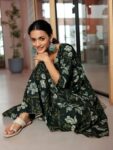 imgi_4_6b5ff50f-cdb6-43b9-8aa0-900b318bf1931735800401220-Libas-Women-Floral-Printed-Angrakha-Gotta-Patti-Pure-Cotton–2