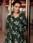 imgi_4_6b5ff50f-cdb6-43b9-8aa0-900b318bf1931735800401220-Libas-Women-Floral-Printed-Angrakha-Gotta-Patti-Pure-Cotton–2