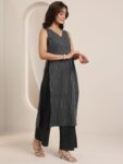 imgi_31_2af57253-c52d-4dd2-b7f8-9388428a788d1742046320587-Libas-Geometric-Embroidered-Thread-Work-V-Neck-High-Slit-Kur-2