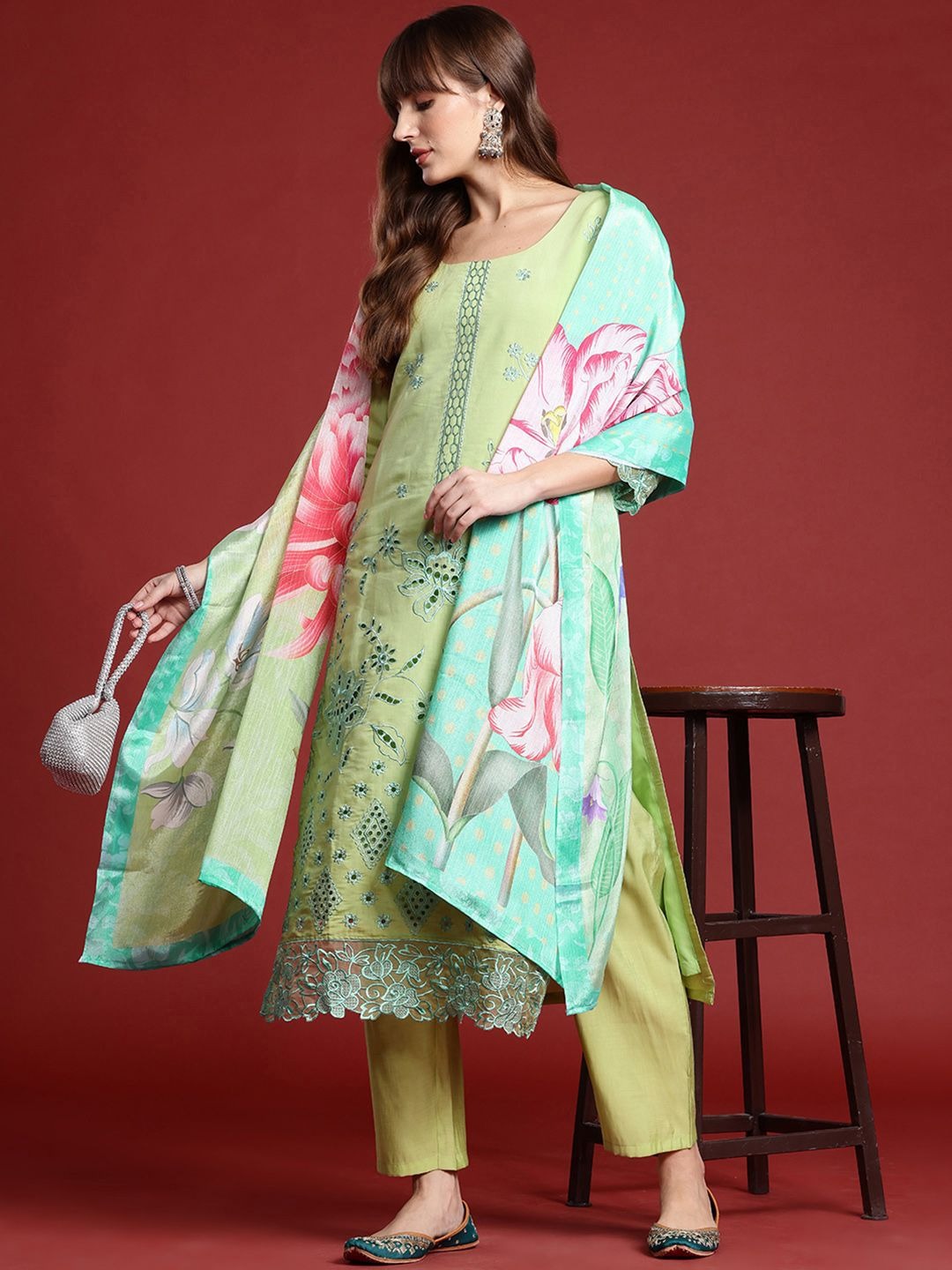 imgi_137_219aded1-6b03-45f7-b568-eb93270474461751889716924-Anouk-Women-Floral-Embroidered-Kurta-with-Trousers--Dupatta--5