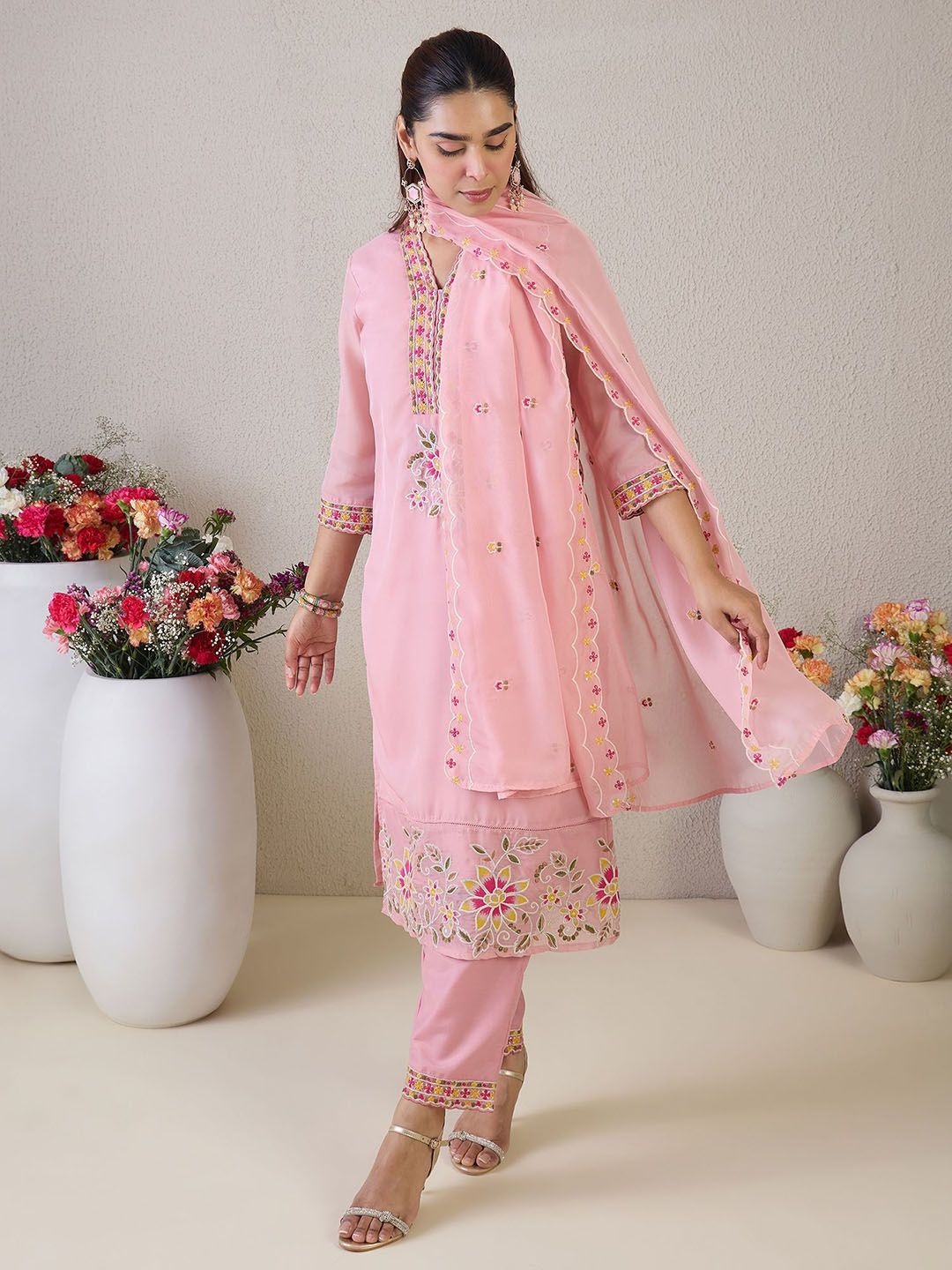 imgi_138_a5dc6c5e-8ec2-4ed2-9746-5628f11835521751889119150-Anouk-Women-Floral-Embroidered-Sequinned-V-Neck-Kurta-with-T-3