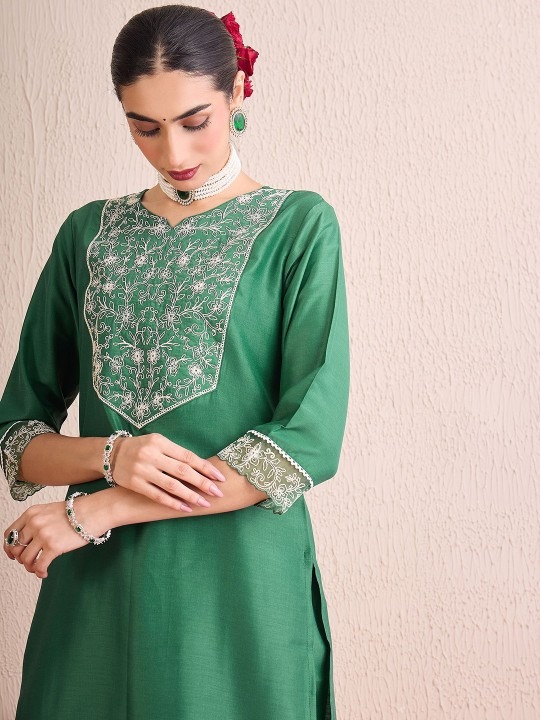 imgi_22_f614b8ae-e1c1-4869-a3d2-7e94b1338e641751889944141-Anouk-Floral-Embroidered-Regular-Yoke-Border-Aari-Work-Kurta-3