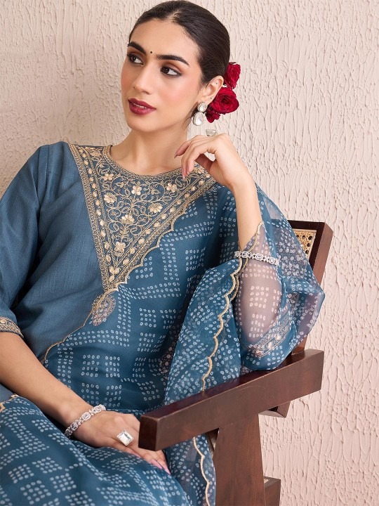 imgi_30_702d818a-a0c4-49b5-bbc1-aabea9ed47c61751889454945-Anouk-Women-Floral-Embroidered-Kurta-with-Trousers--Dupatta--1