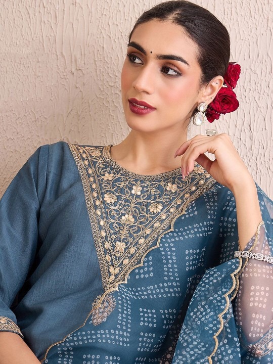 imgi_32_803a828f-8a05-42e0-a89d-e44b294600461751889454901-Anouk-Women-Floral-Embroidered-Kurta-with-Trousers--Dupatta--3