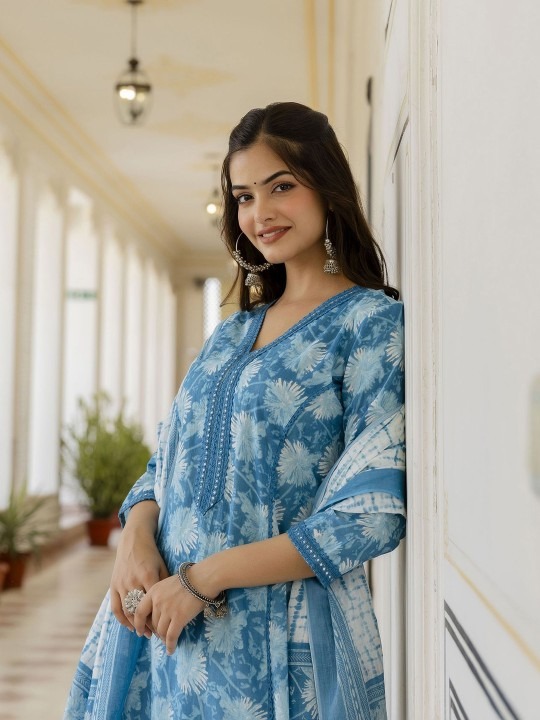 imgi_37_8d6c128c-912f-4738-8f8b-3686d5c943a91716790599482AnoukWomenFloralEmbroideredRegularThreadWorkPureCottonKurtaw6