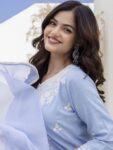 imgi_43_80c17a8d-5c06-4dc7-b454-3ce1135044251750931030892-Anouk-Women-Floral-Embroidered-Cotton-Kurta-with-Pyjama–Dup-4
