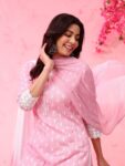 imgi_32_ef3234e6-8be0-4dee-94a9-e36eda000cad1708753631082WomensPinkSelfDesignKurtawithTrousersDupatta5