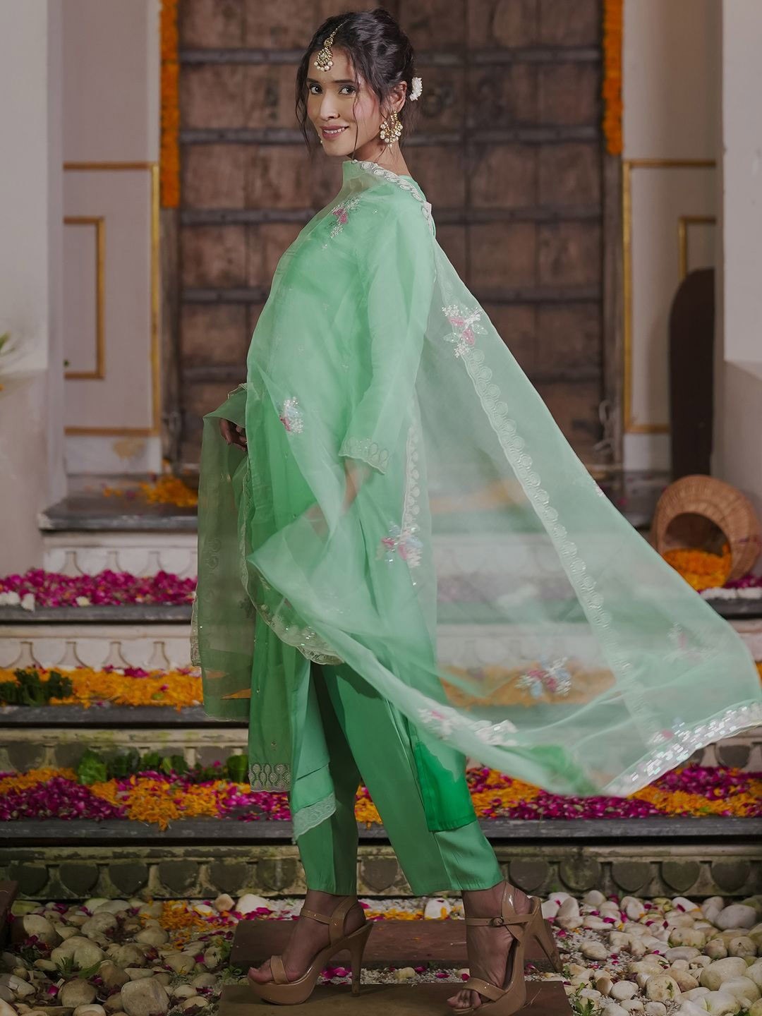 imgi_4_31619691-796e-417a-a79e-251f8fd0fa9f1751889997022-Anouk-Women-Floral-Embroidered-Kurta-with-Trousers--Dupatta--3