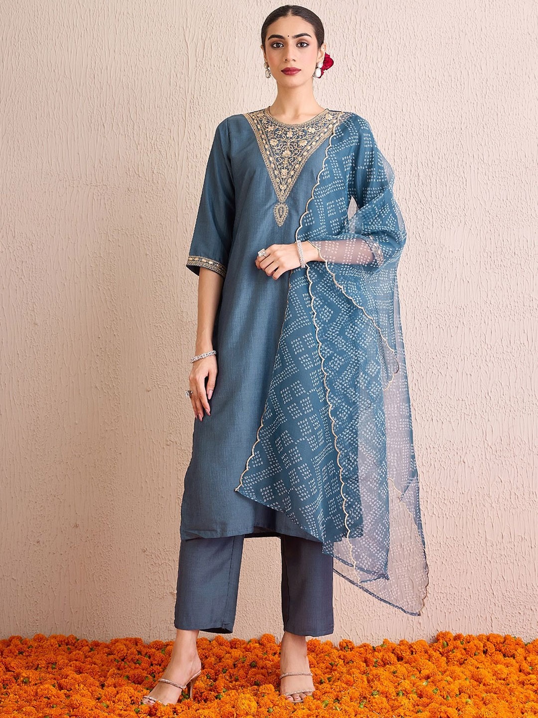 imgi_4_54151525-e3fd-4e71-90a5-aea4119e50371751889454924-Anouk-Women-Floral-Embroidered-Kurta-with-Trousers--Dupatta--2