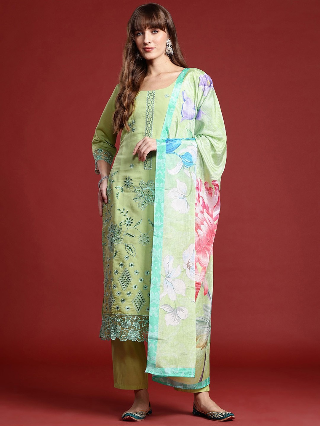 imgi_4_a0b63268-e72a-4e06-bb22-db8f3c26be361751889716995-Anouk-Women-Floral-Embroidered-Kurta-with-Trousers--Dupatta--2