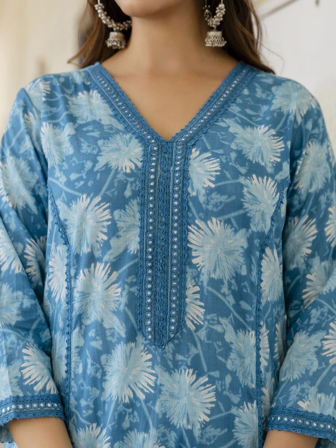 imgi_4_d29672a3-da75-48bc-b71f-86377ac945791716790599473AnoukWomenFloralEmbroideredRegularThreadWorkPureCottonKurtaw2