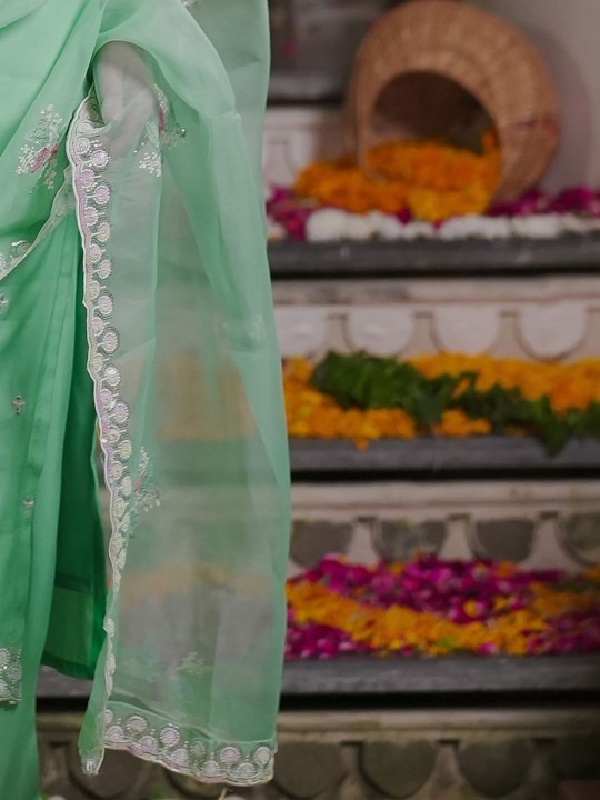 imgi_81_8a03e65d-ffd6-4ebe-9970-760cdf8d7e491751889996981-Anouk-Women-Floral-Embroidered-Kurta-with-Trousers--Dupatta--6
