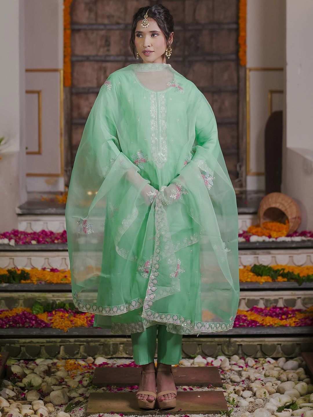 imgi_87_7d862f2a-59a6-442f-b8eb-705f8a9d57001751889997035-Anouk-Women-Floral-Embroidered-Kurta-with-Trousers--Dupatta--2