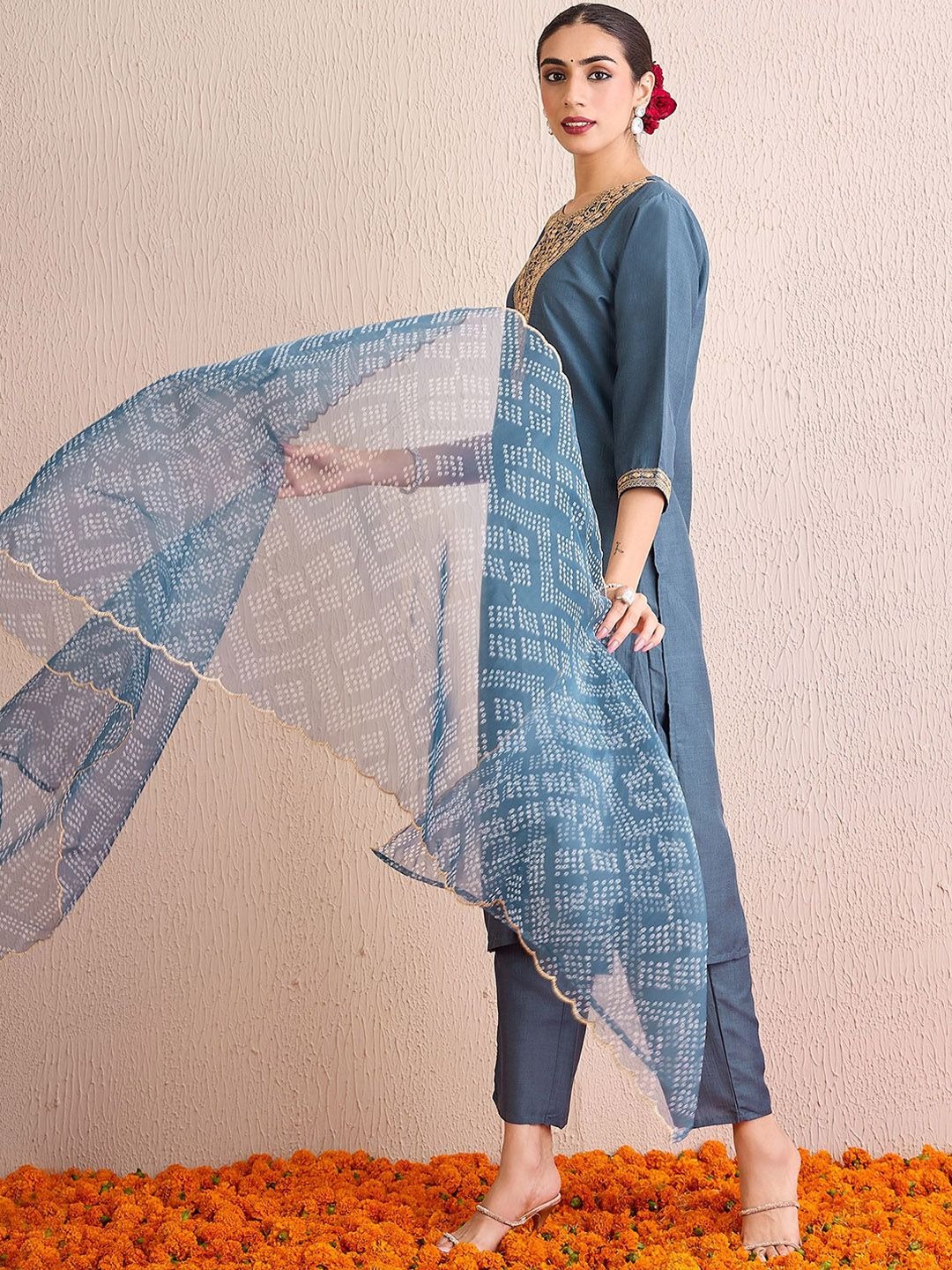 imgi_88_22f310e8-b9df-4e9e-ab22-f4c5bd8a82441751889454879-Anouk-Women-Floral-Embroidered-Kurta-with-Trousers--Dupatta--4